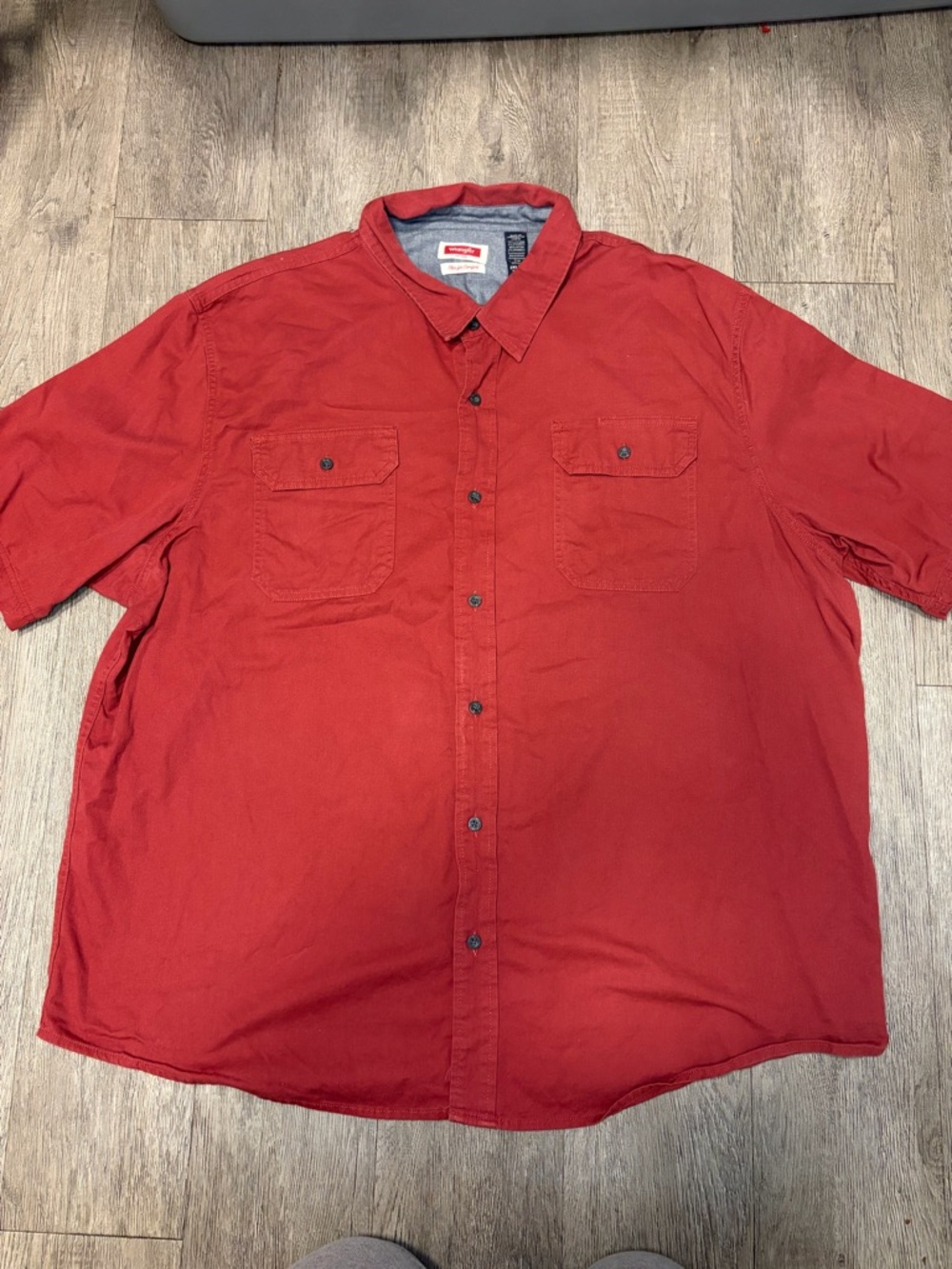 Wrangler Men's Brick Red Short-Sleeve Button-Down Shirt